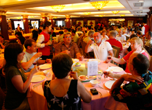 table dinner on yangtze cruise